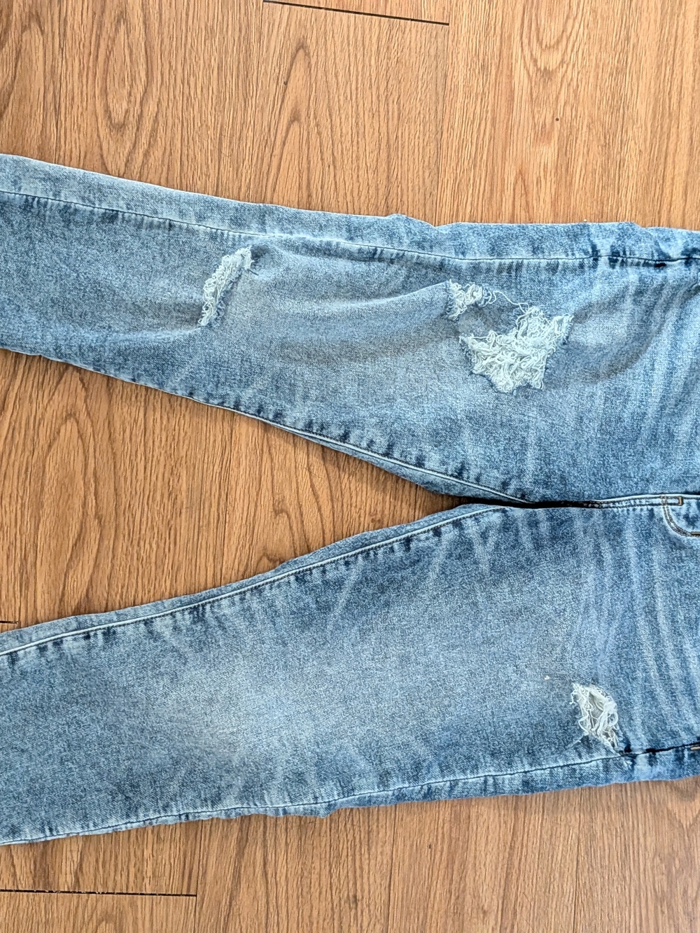 American Eagle Outfitters Light Wash Ripped Skinny Jeans